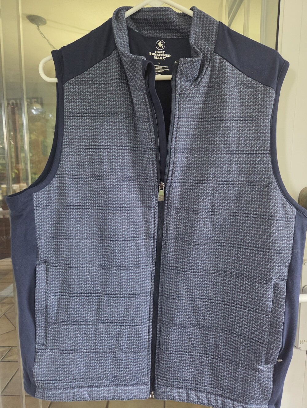 Hart Schaffner Marx Men’s Sorted  Blue Quilted Zip Vest With Side Pockets. Sz L